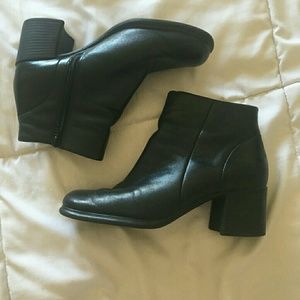 Ankle boots sz 6M